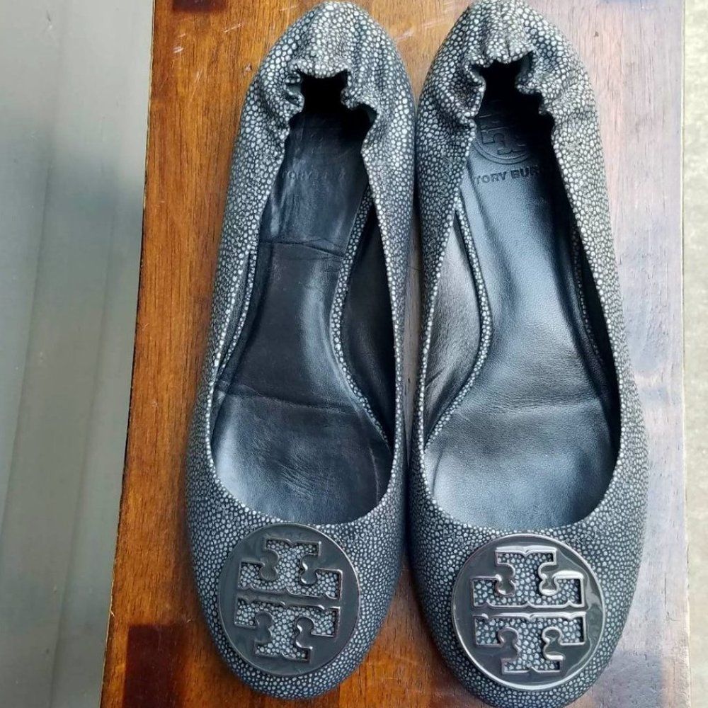 Gorgeous!! Tory Burch Embossed Gray Leather Flats size 9 1/2